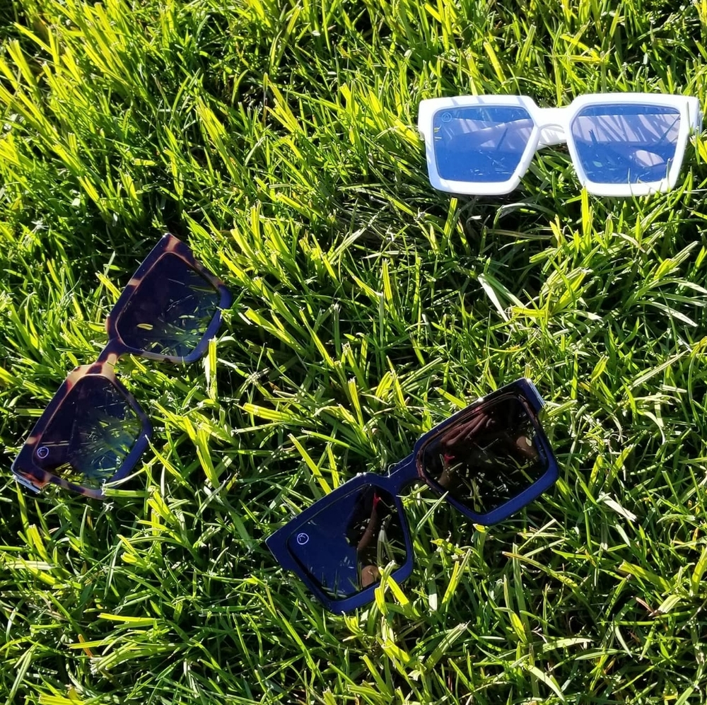 StreetBread Billionaire Sunglasses Black - Picture 2 of 2